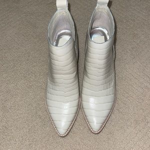 Dolce Vita Shannon Bootie size 9